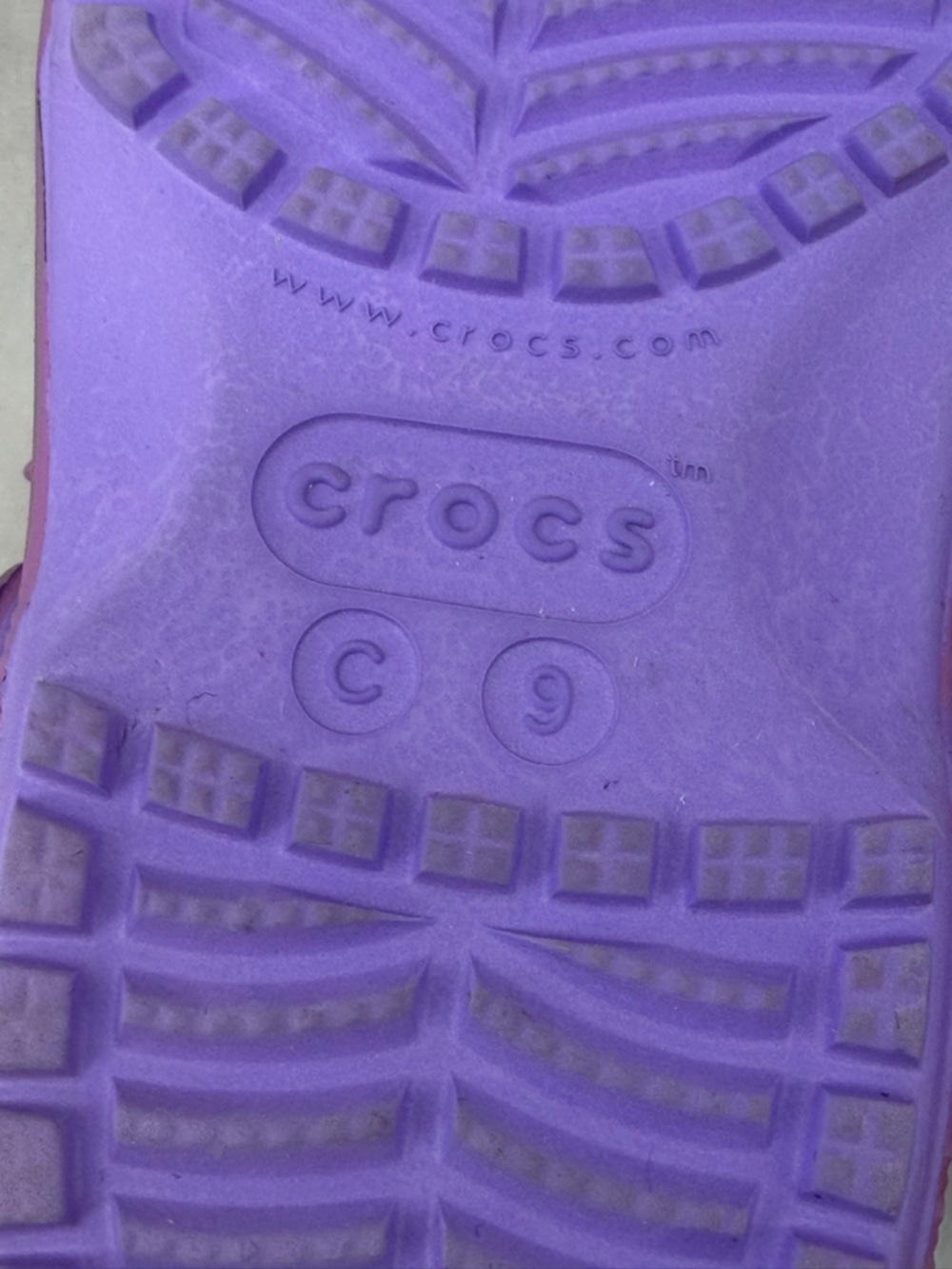 CROCS Kids' size 9 toddler Spike-Trim Clog in Light Purple and Lavender - Picture 5 of 6